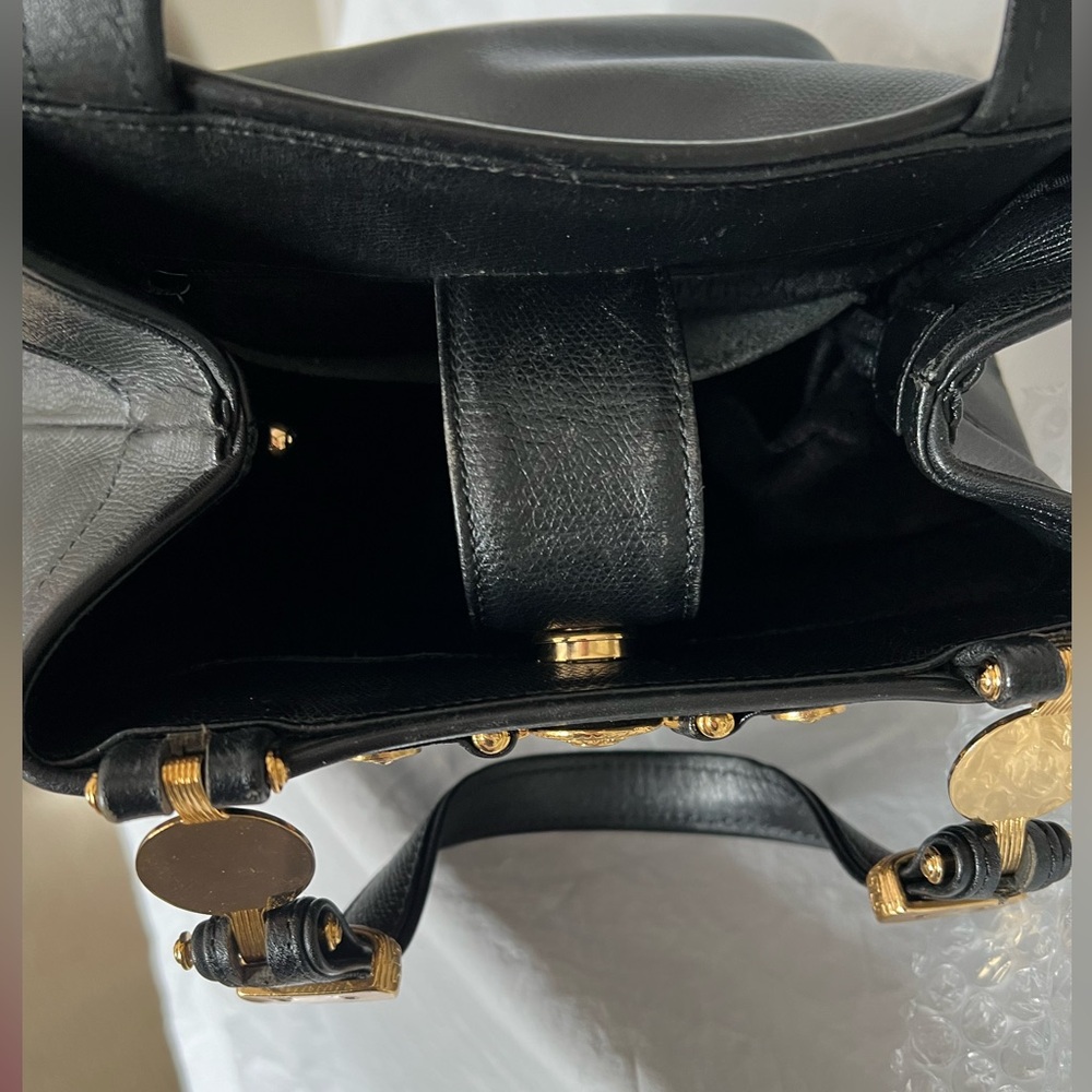 Authentic Vintage Gianni Versace blk leather bag with gold hardware - Picture 7 of 11